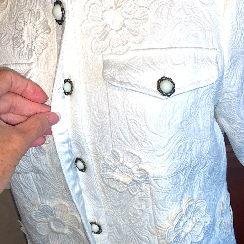 NWT⭐️Dressy Floral (Daisy) Design JACKET Cream Short Sleeve by DARLING🌼 - Picture 8 of 15